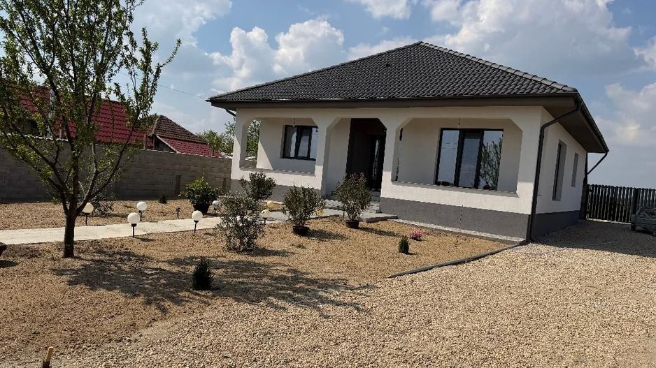 Casa noua in localitatea Carandeni - Poză 2