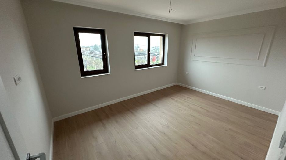 CASA TIP DUPLEX DESPARTIT PRIN GARAJ - Poză 41