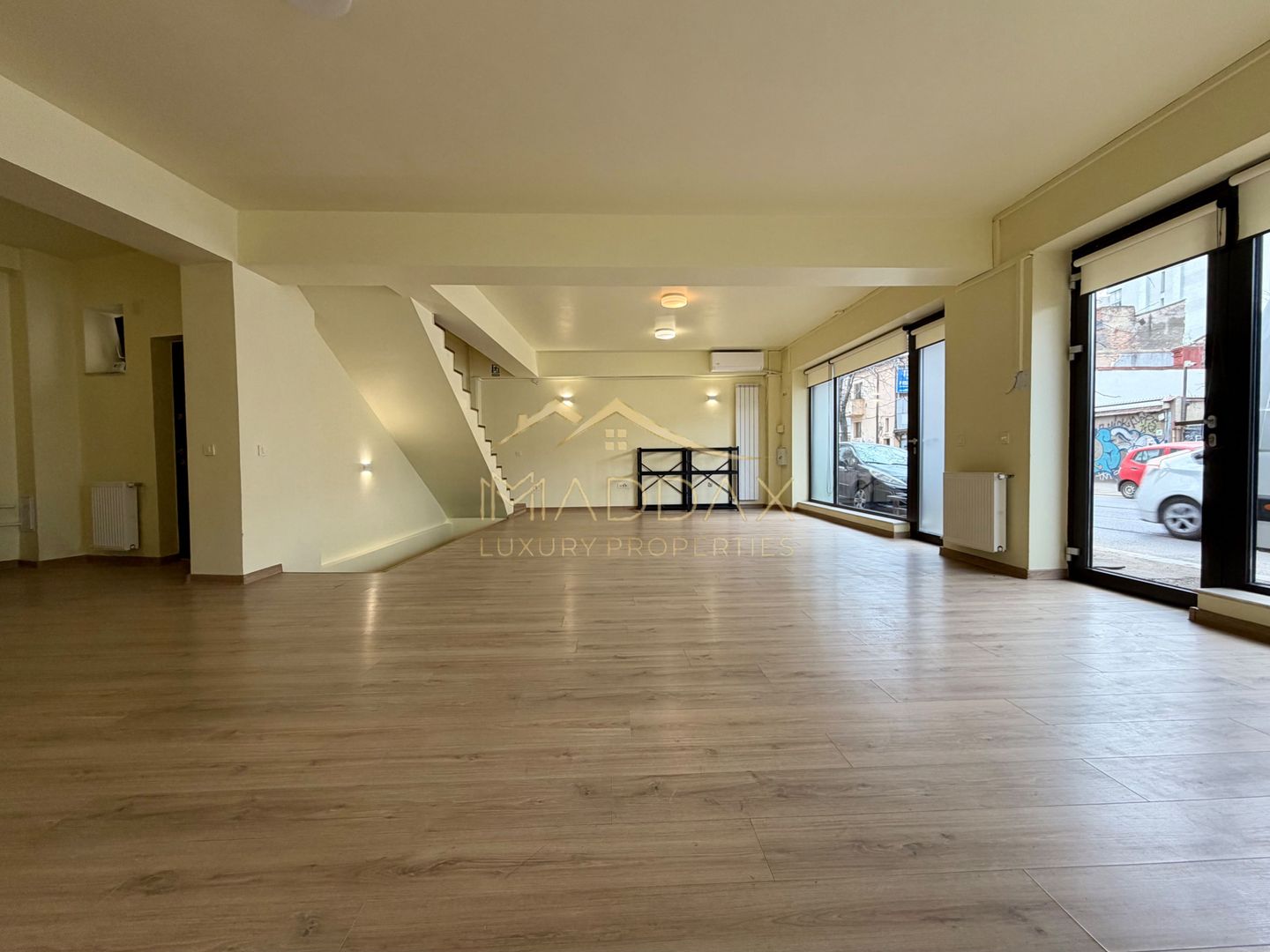 Spatiu Comercial *180mp* // 2 parking spaces // Stefan Cel Mare - Poză 1