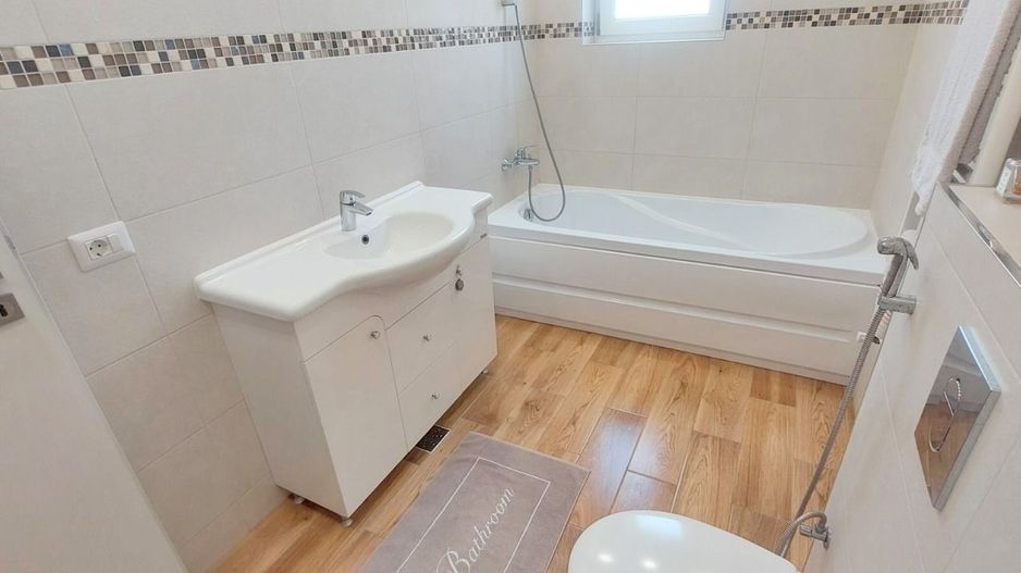 De vânzare casă premium tip duplex,  vedere spre Lacul Brates, comision 0% - Poză 16