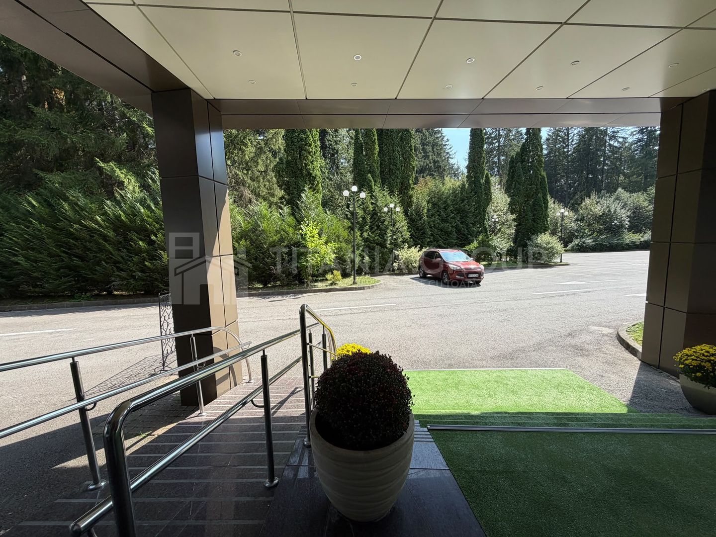 Hotel 4 stele, complet echipat, 85 camere, teren 5000 mp - Predeal - Poză 23