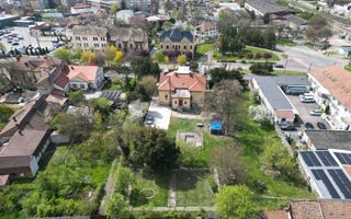 Vila isotorica cu teren de 3.900mp | Central - Poză 3