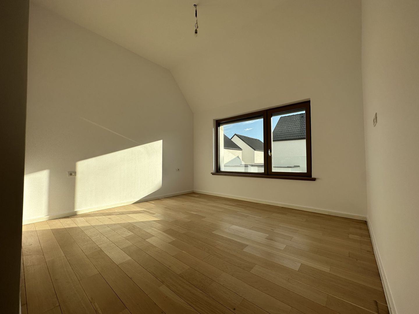 Casa cu 4 camere - Dumbarvita - Poză 14