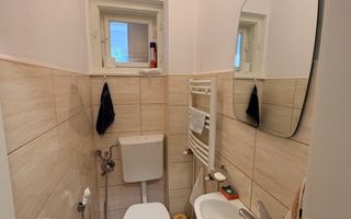 Apartament decomandat 70 mp utili 2 bai pivnita si curte 58 mp Central - Poză 16