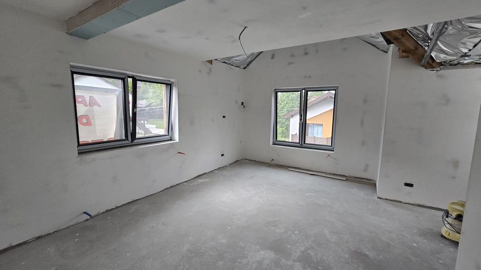 Apartament cu 2 camere 56,40 mp - Busteni cartier Zamora - Poză 2