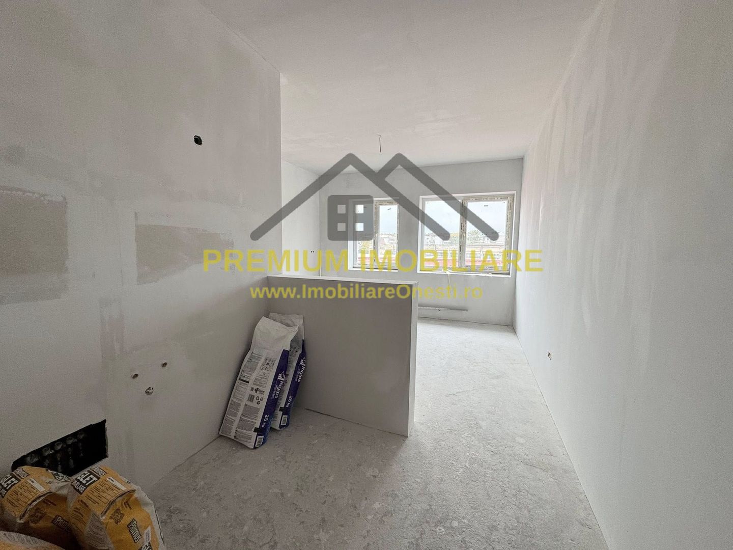 Oportunitate unică de investiție – Etaj complet de vânzare în Onești - Poză 9