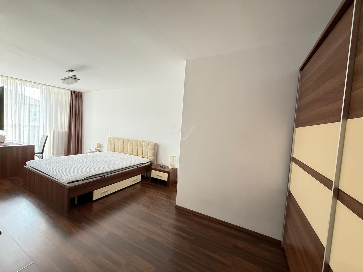 Complex Uranus. Balcon mare. Loc de parcare subteran. - Poză 7