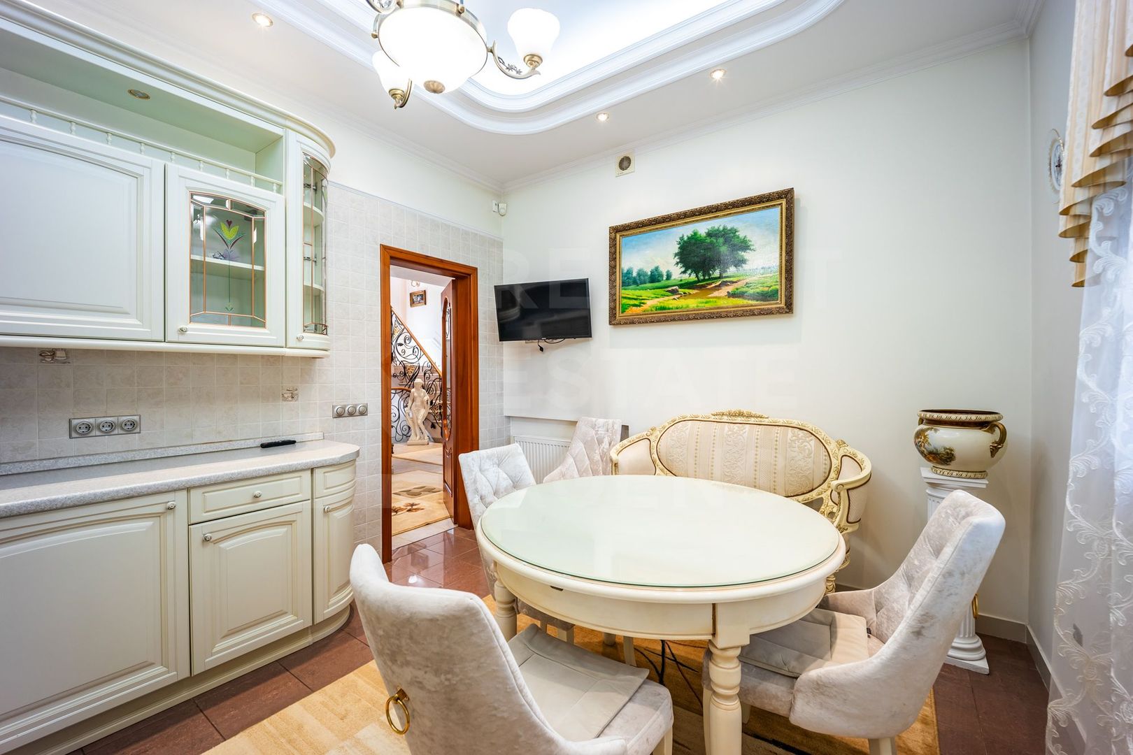 Se oferă spre chirie casă exclusivistă amplasată în Centul orașului - Poză 18