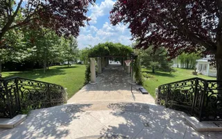 Domeniu vila Balotesti 4000 mp teren 60 m deschidere lac - Poză 12