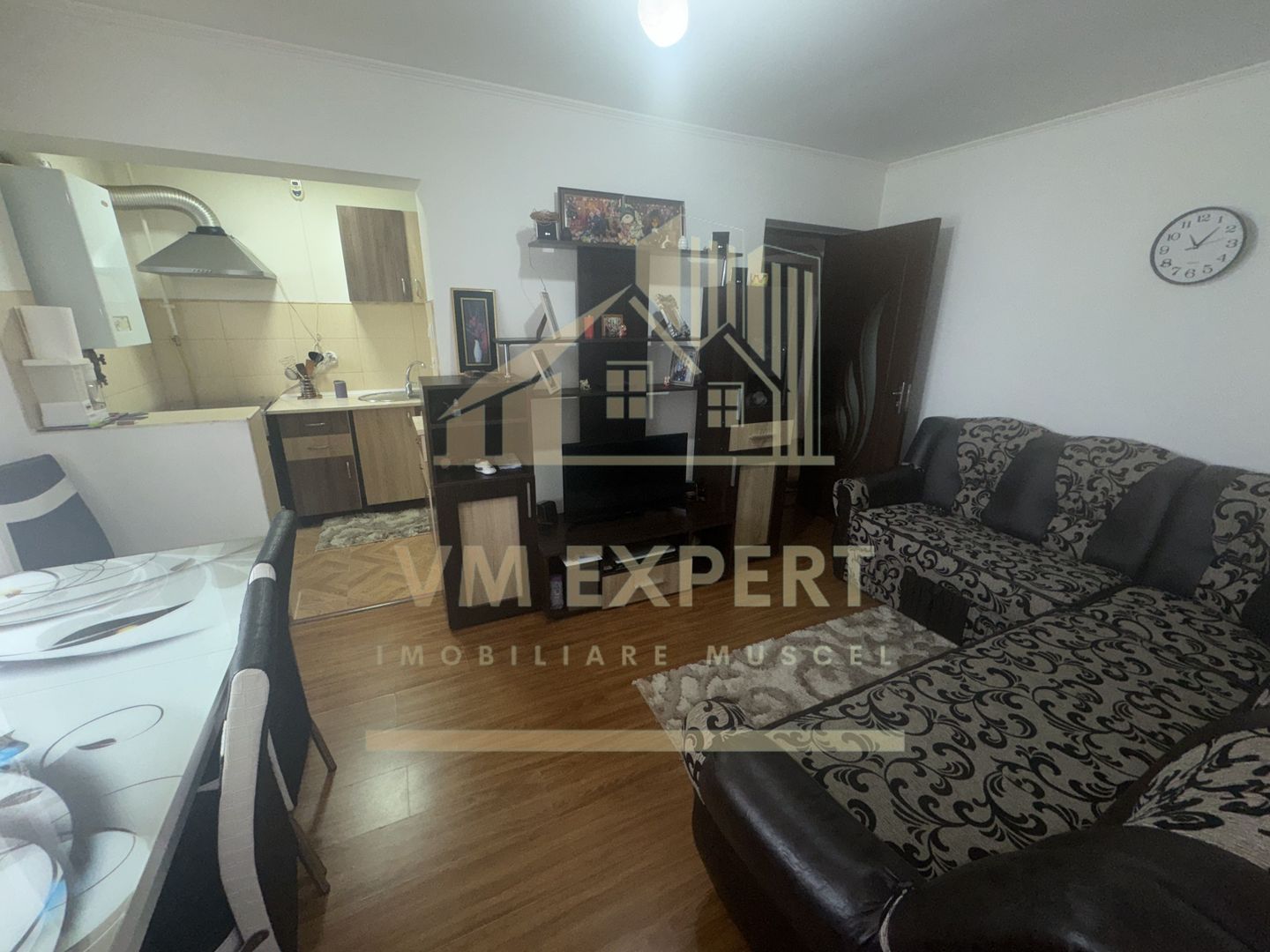 APARTAMENT 3 CAMERE ETAJ 4 VISOI - Poză 1