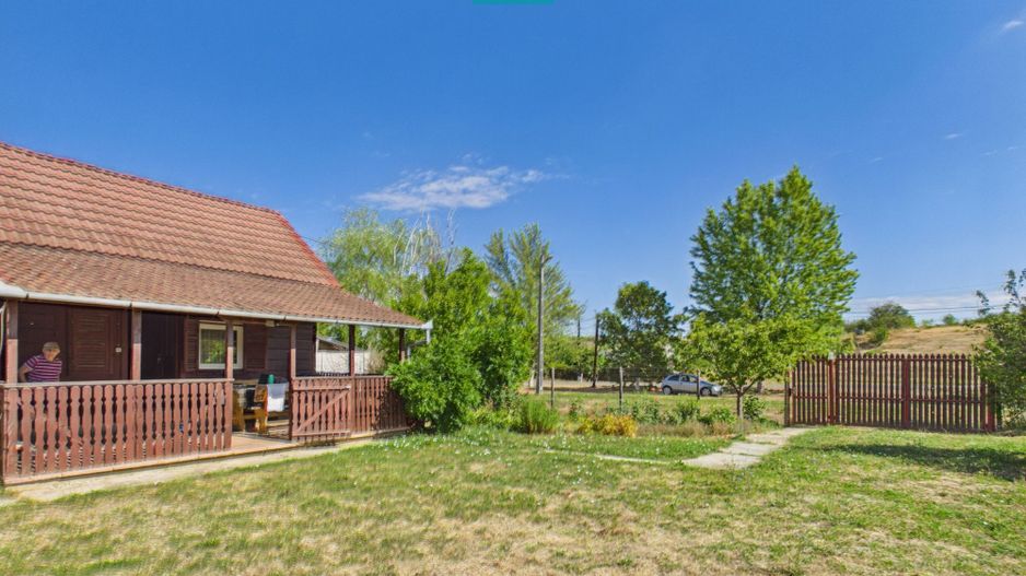 Casă din lemn în Uileacu de Munte – teren 2140 mp - Poză 1