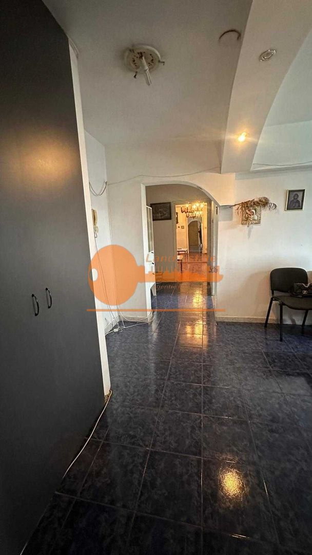 Apartament cu 4 camere in zona Teiul Doamnei - Poză 8