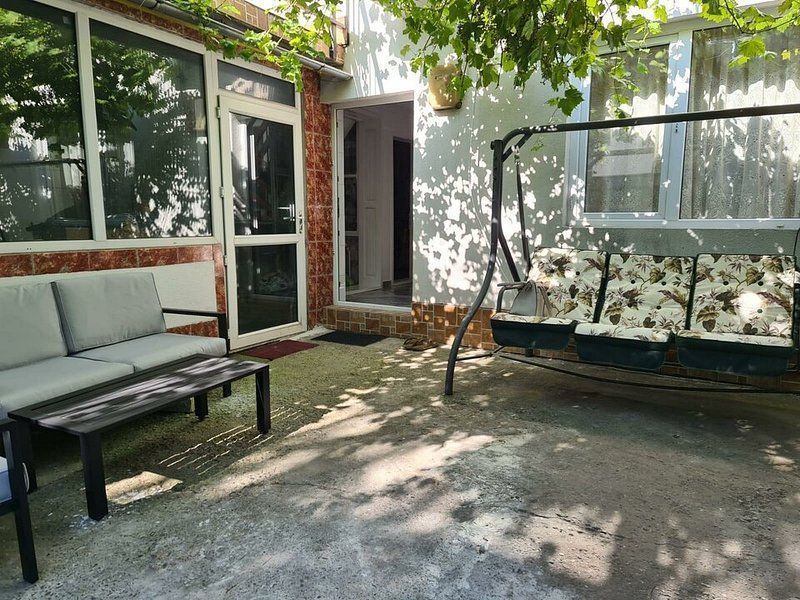 De inchiriat - casa P+1E+M - zona Port, langa liceul de Marina - Poză 1