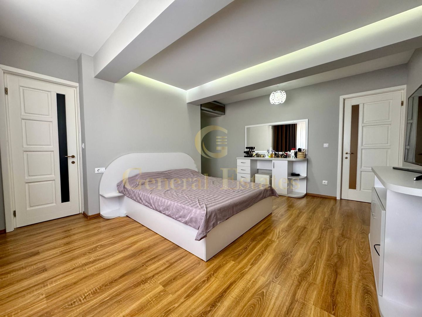 Vânzare apartament cu 3 camere - 130 m.p - în Zona CUG, Iași. - Poză 10