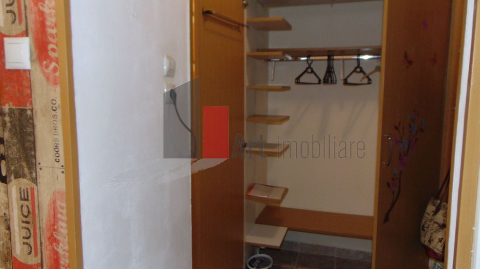 Apartament cu o camera, garsoniera Titan metrou - Poză 12