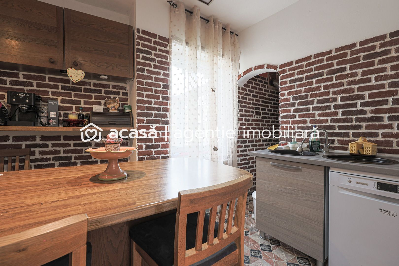 Casă cu teren generos și autorizatie pentru investiție in Parneava - Poză 3