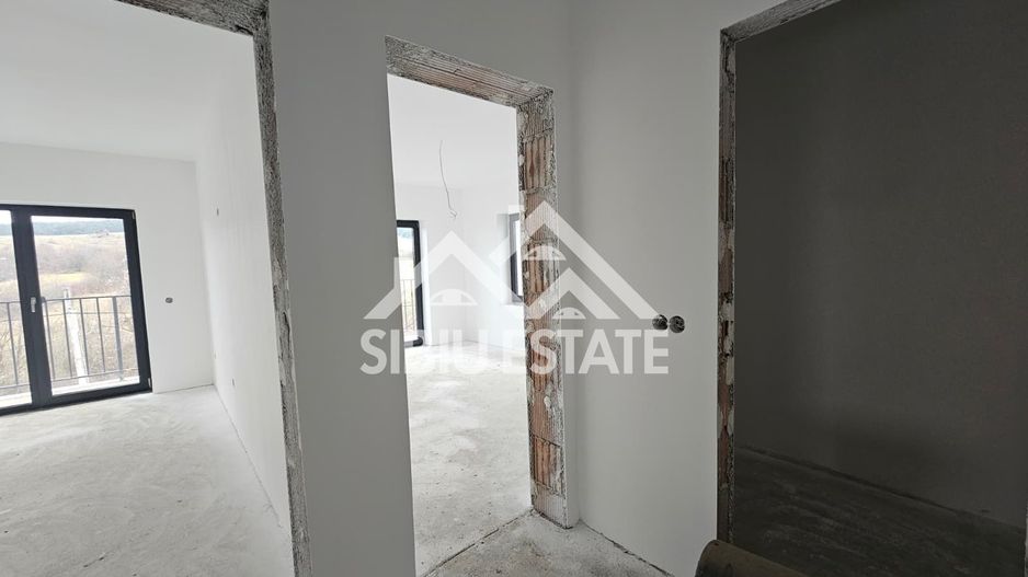 Casa Sibiu, Poplaca 4 camere, 3 bai, terasa si curte NOU - Poză 14