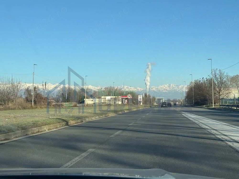 Teren intravilan 2218 mp în Strunga, zonă centrală, cu utilități și deschidere la drum principal - Poză 2