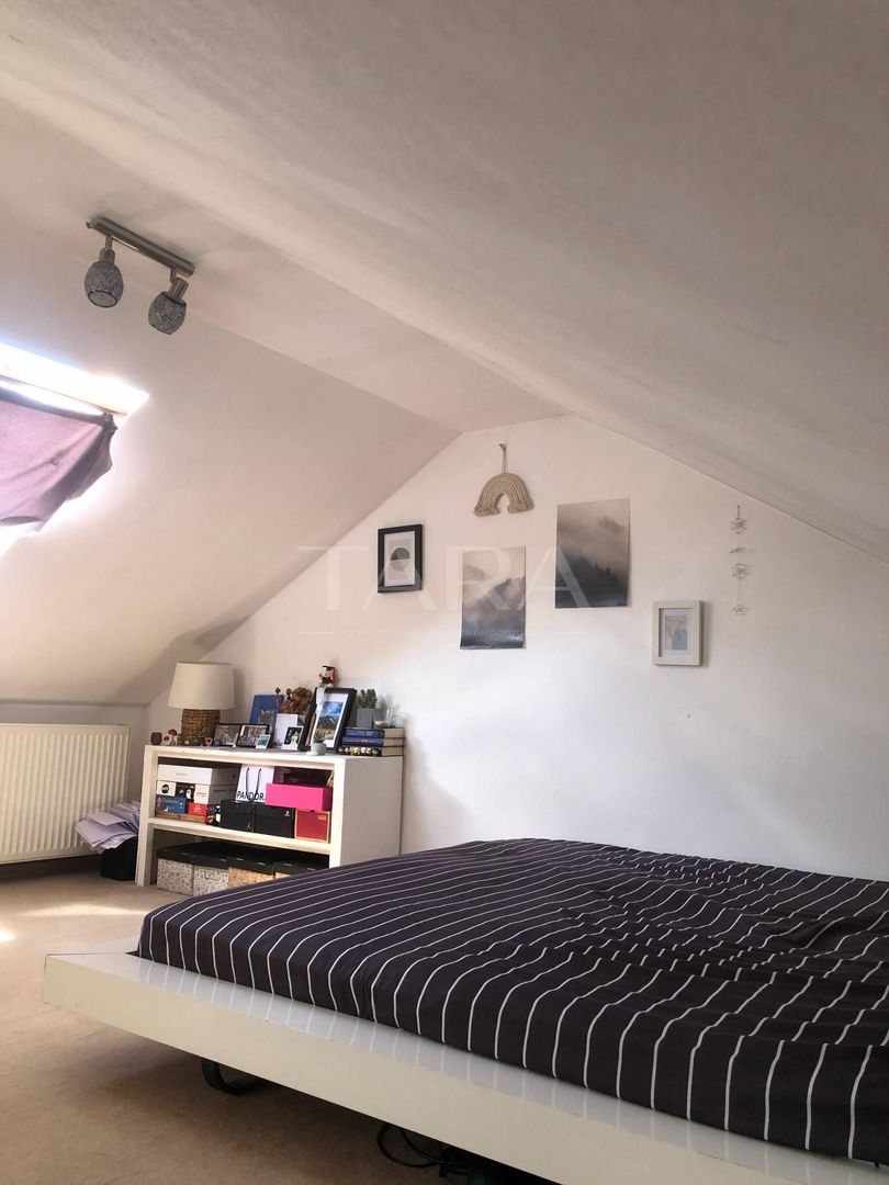 Apartament la mansardă, cu scară interioară. - Poză 8