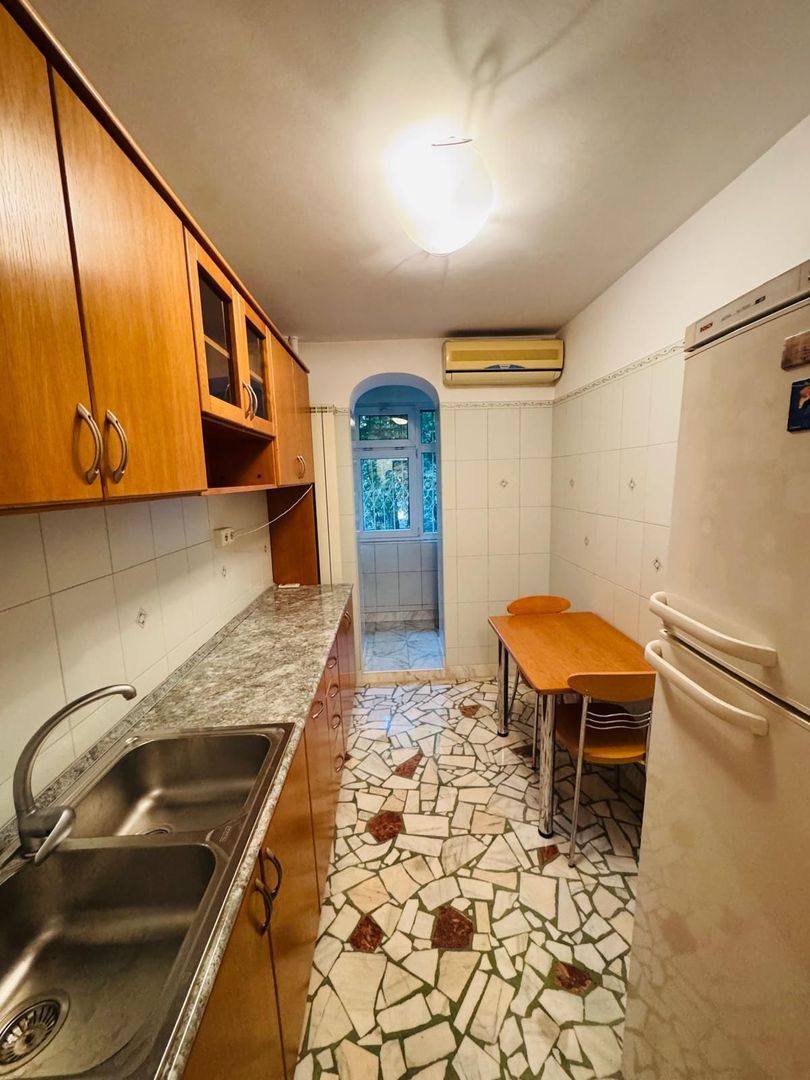 Apartament cu 3 camere de vanzare Drumul Taberei - Poză 5