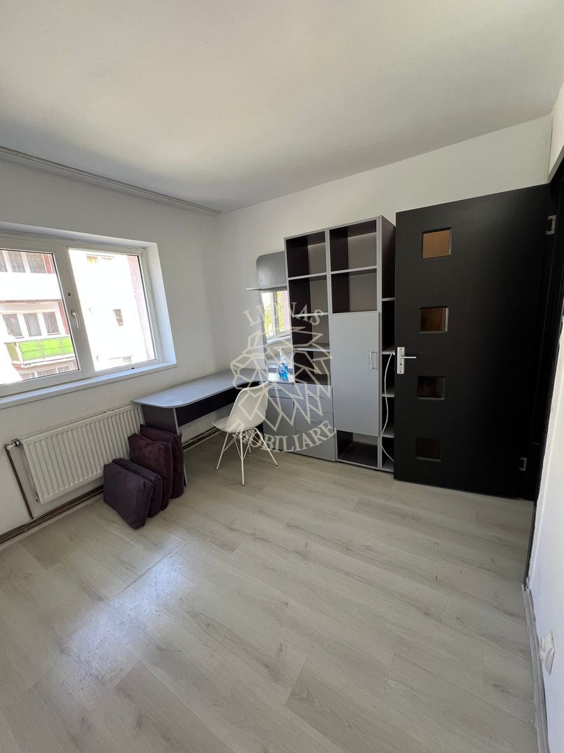 Apartament 3 camere 67 mp-balcon-etaj 3-Zona Andrei Muresanu - Poză 3