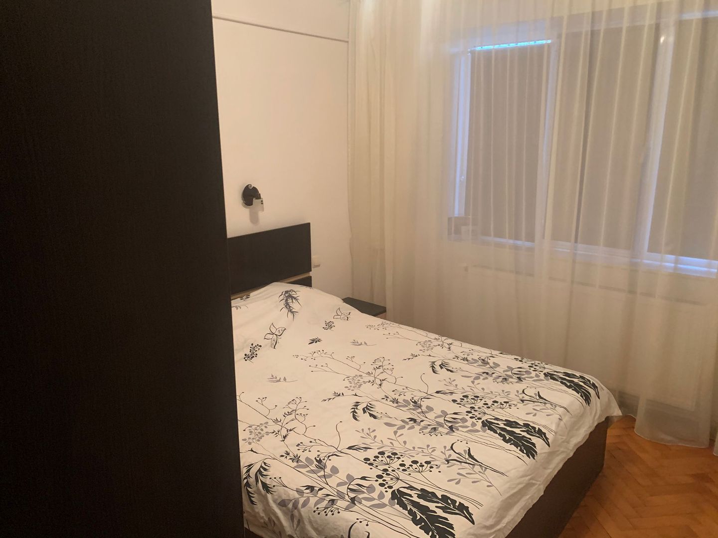 Apartament cu 3 camere în zona, mobilat si utilat -  Piata Centrala - Poză 16