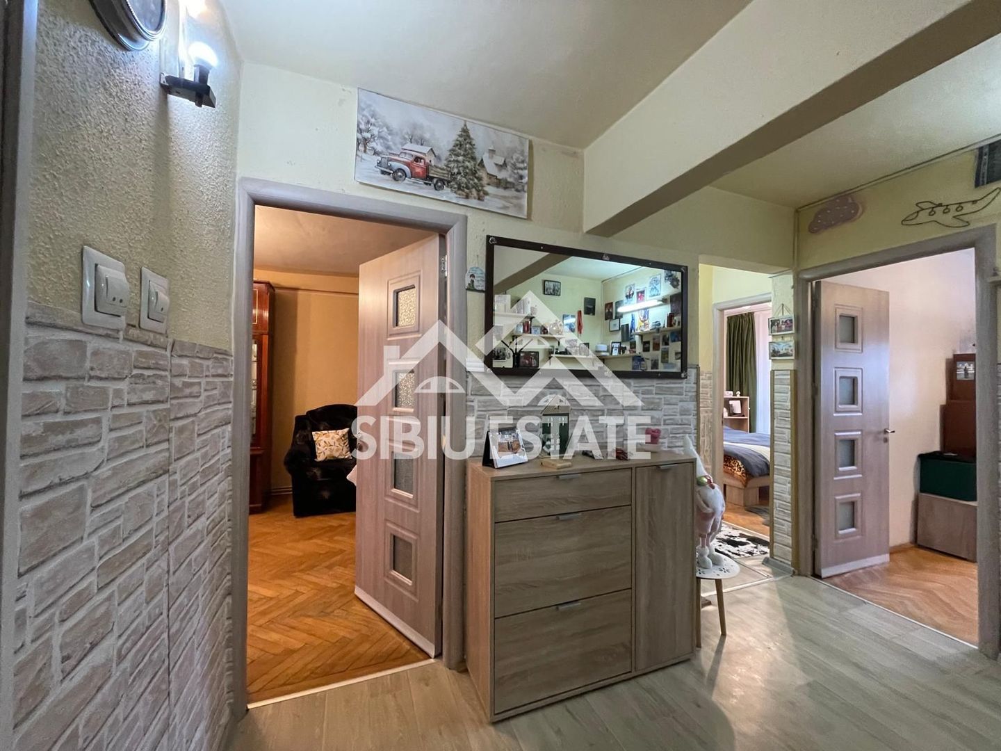 Apartament decomadat cu 3 camere, etaj 2 Cartier Valea Aurie - Poză 9