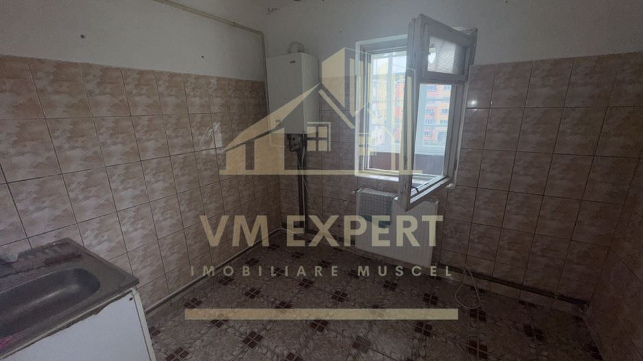 APARTAMENT 3 CAMERE ETAJ 2 GRUI  CAMPULUNG - Poză 1