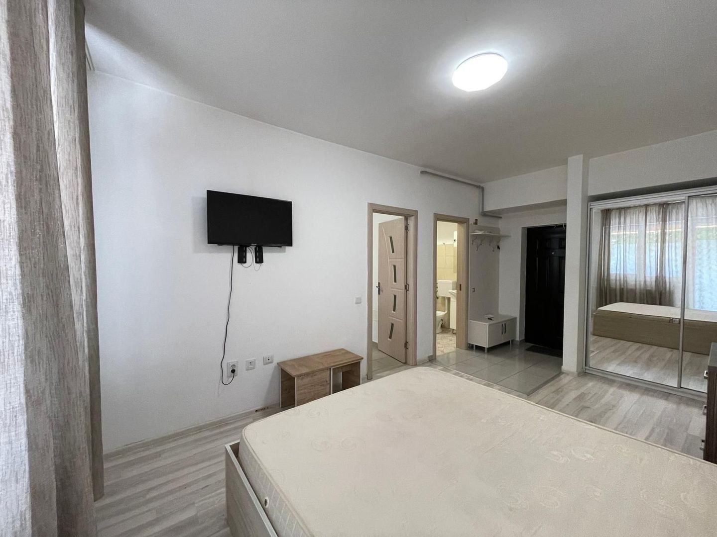 GARSONIERA BLOC NOU, CENTRALA PROPRIE, BUCATARIE INCHISA, LIBERA - Poză 3