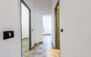Apartament ULTRACENTRAL cu 3 camere, la cheie, renovat recent - Poză 9