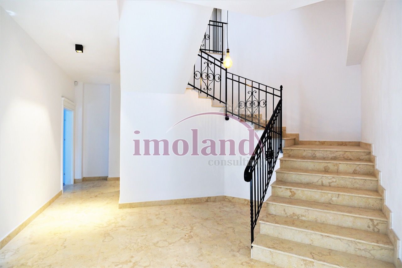 Vila impunatoare - 20 camere - birouri - Romana-Lahovari - Poză 7