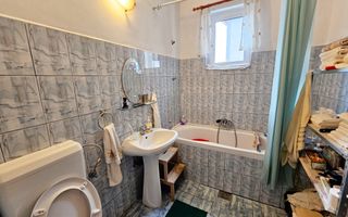 Casa 4 camere, toate utilitatile, 1650 mp teren, Lancram - Poză 11