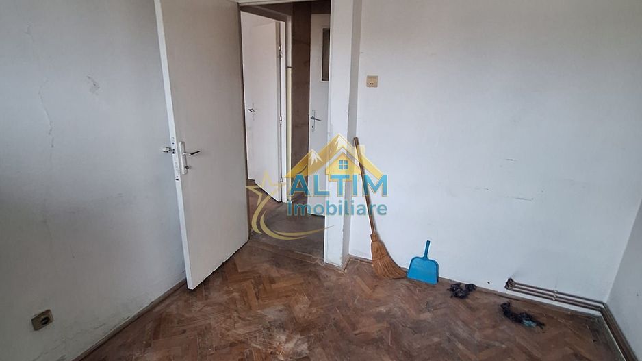 Apartament 2 camere, cartierul Florilor - NECESITĂ RENOVARE - Poză 2