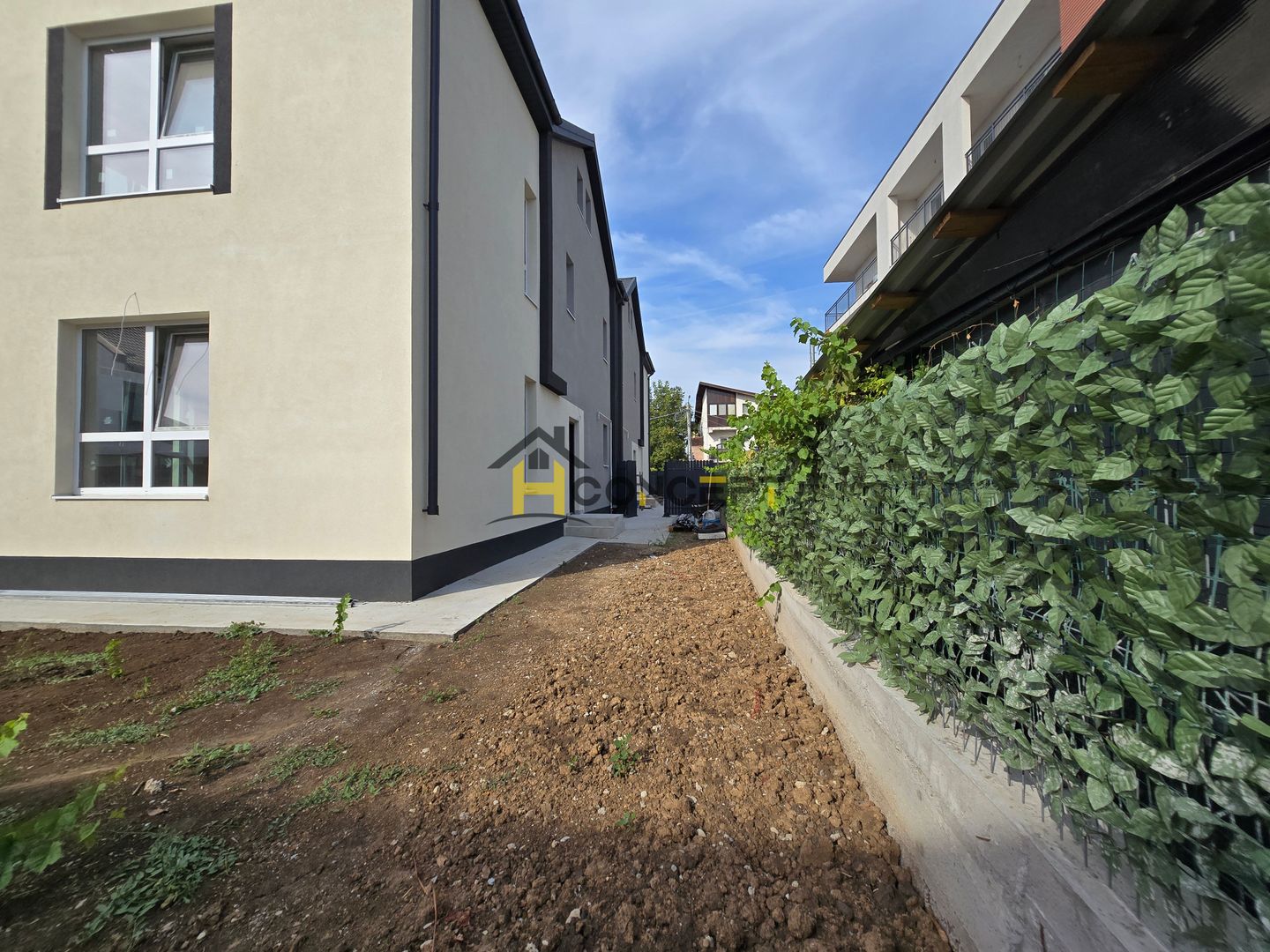 Vila finalizata, curte libera 185 mp,  loc de parcare, zona case - Poză 7