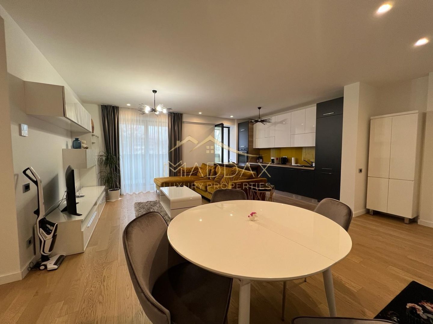 Apartament 3 camere // Promenada // Aviatiei - Poză 1