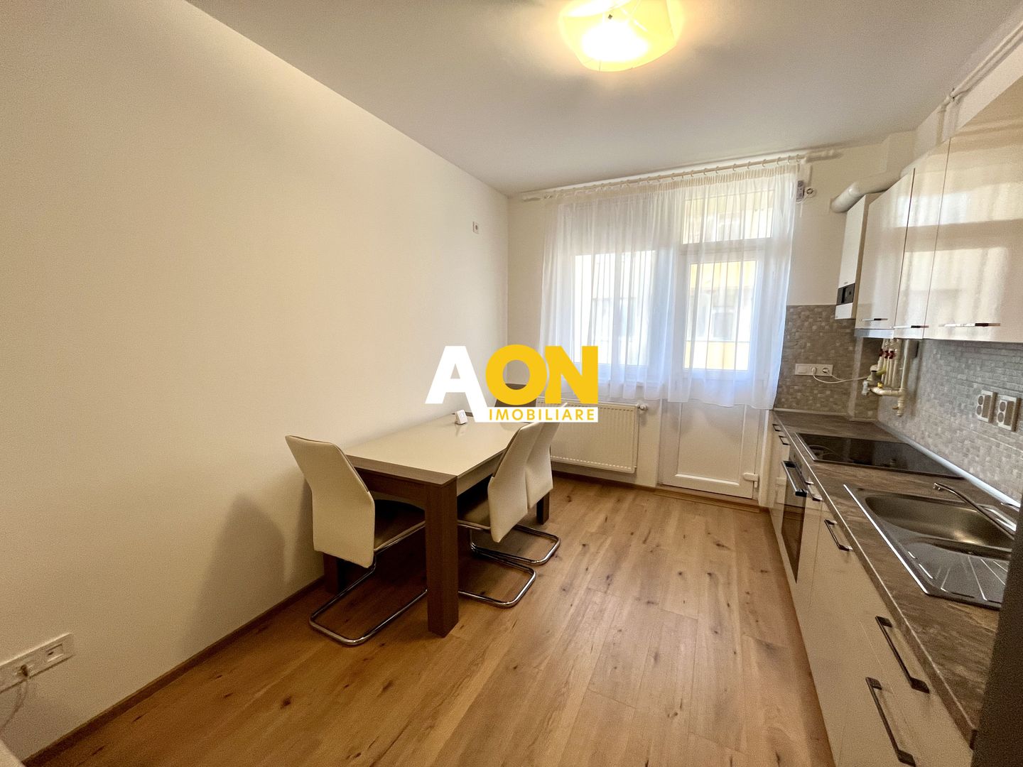 Apartament cu 2 Camere, Zona Centru - Poză 2