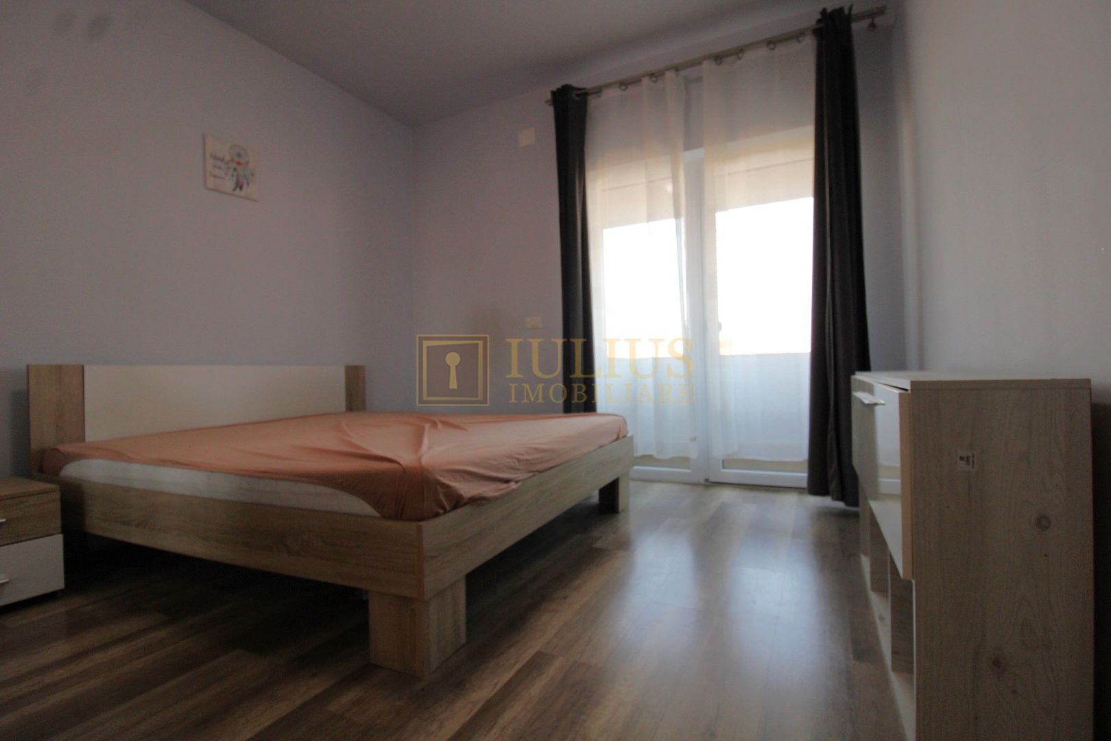 Casa cu 3 camere, locuri de  parcare, curte - Poză 7