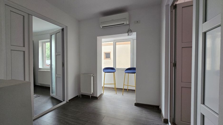 Casa renovata 105mp utili si curte libera 45mp -Eroii Revolutiei - Poză 1