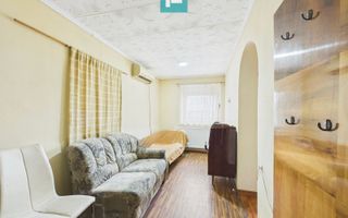 Casă cu 755 mp teren, zonă centrală Curtici - Poză 1