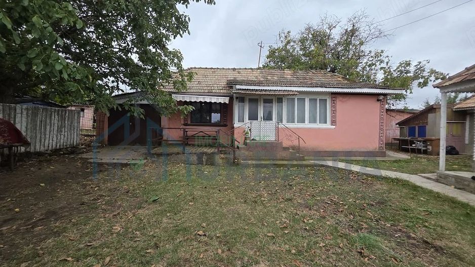 Ansamblu rezidențial cu 2 case în Scoposeni, comuna Gorban – teren 2400 mp, utilități complete - Poză 1