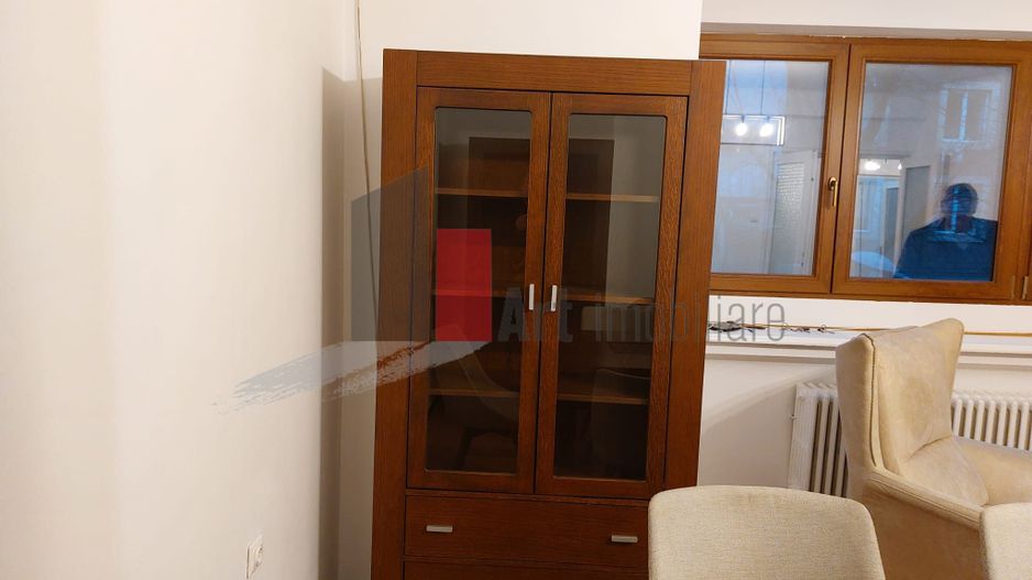 Apartamentul "REHEGUA" , P-ta Rosetti, bloc stradal, renovat complet - Poză 2
