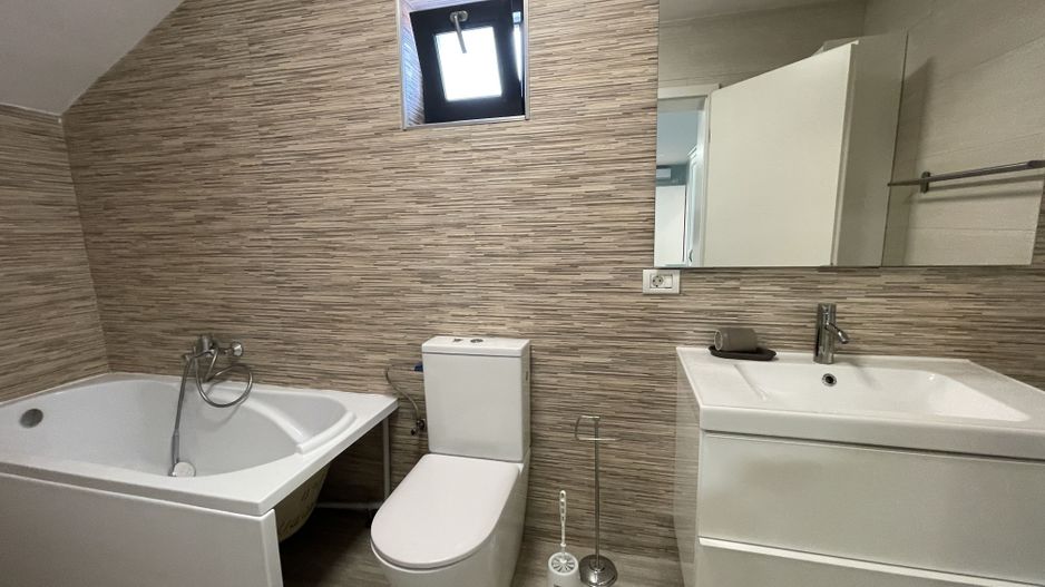 Casa spatioasa,amenajata in zona Lipovei - Poză 18