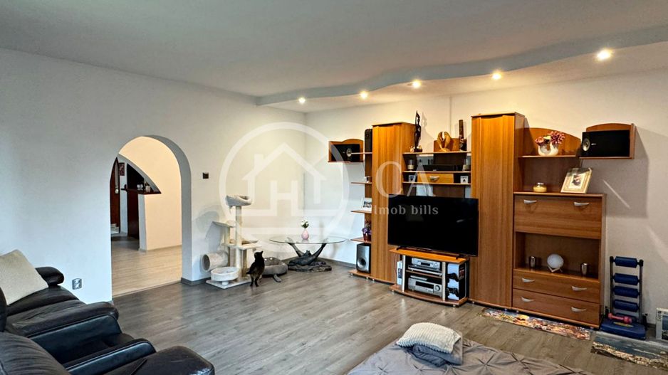 Casă de vânzare cu 4 camere si teren de 1000 mp in Salard, Bihor - Poză 16