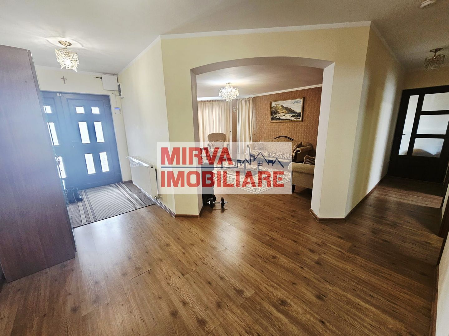 Vilă spațioasă Strejnicu S+P+1E+M, 8 camere, garaj, teren 595 mp - Poză 25