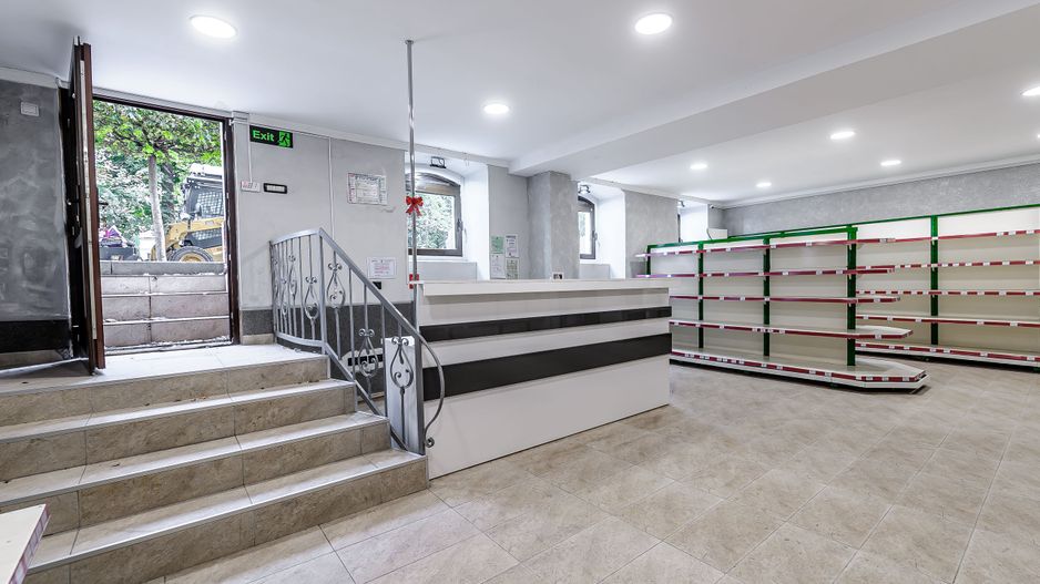 Spațiu comercial ultracentral, renovat, pe b-ul Revoluției, Arad. - Poză 9