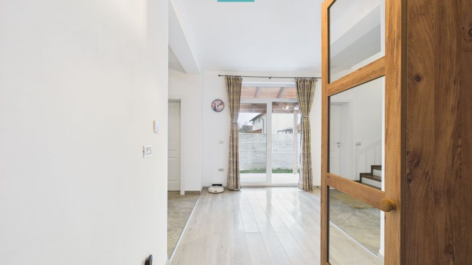 Casă cu 4 camere în Dumbrăvița, langă pădure - Poză 3