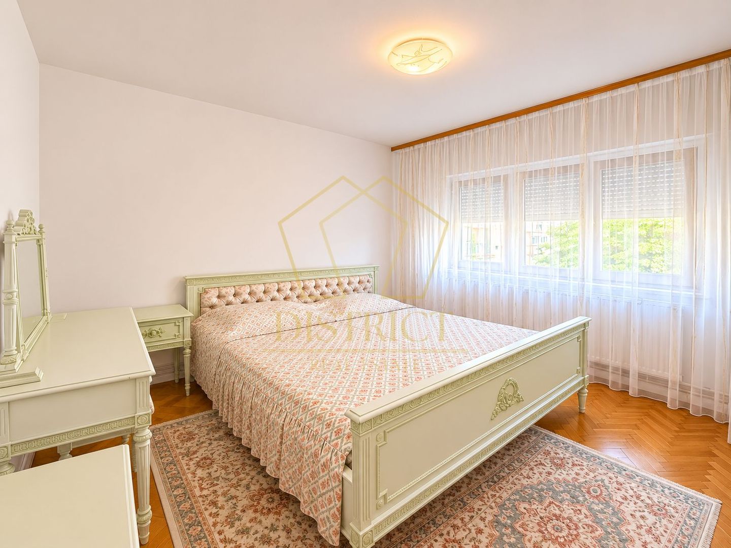Apartament cu 3 camere, mobilat si utilat | Soarelui - Poză 1