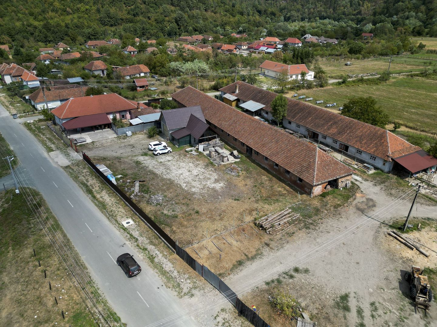 Casă tip duplex cu teren generos în Dezna - Poză 13