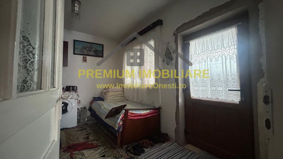 Casă batraneasca+ teren 999 mp intravilan în Oituz - Poză 8