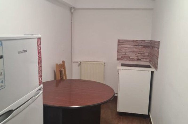 Garsoniera mobilata si utilata - zona garii 200 euro - Poză 5